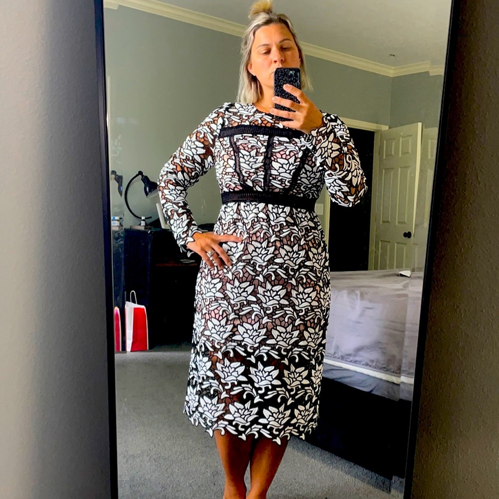 { SOLD } Beautiful and never worn - Black&white dress